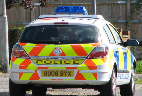 Mężczyzna z nożem na dachu jednego z budynków w Hull!